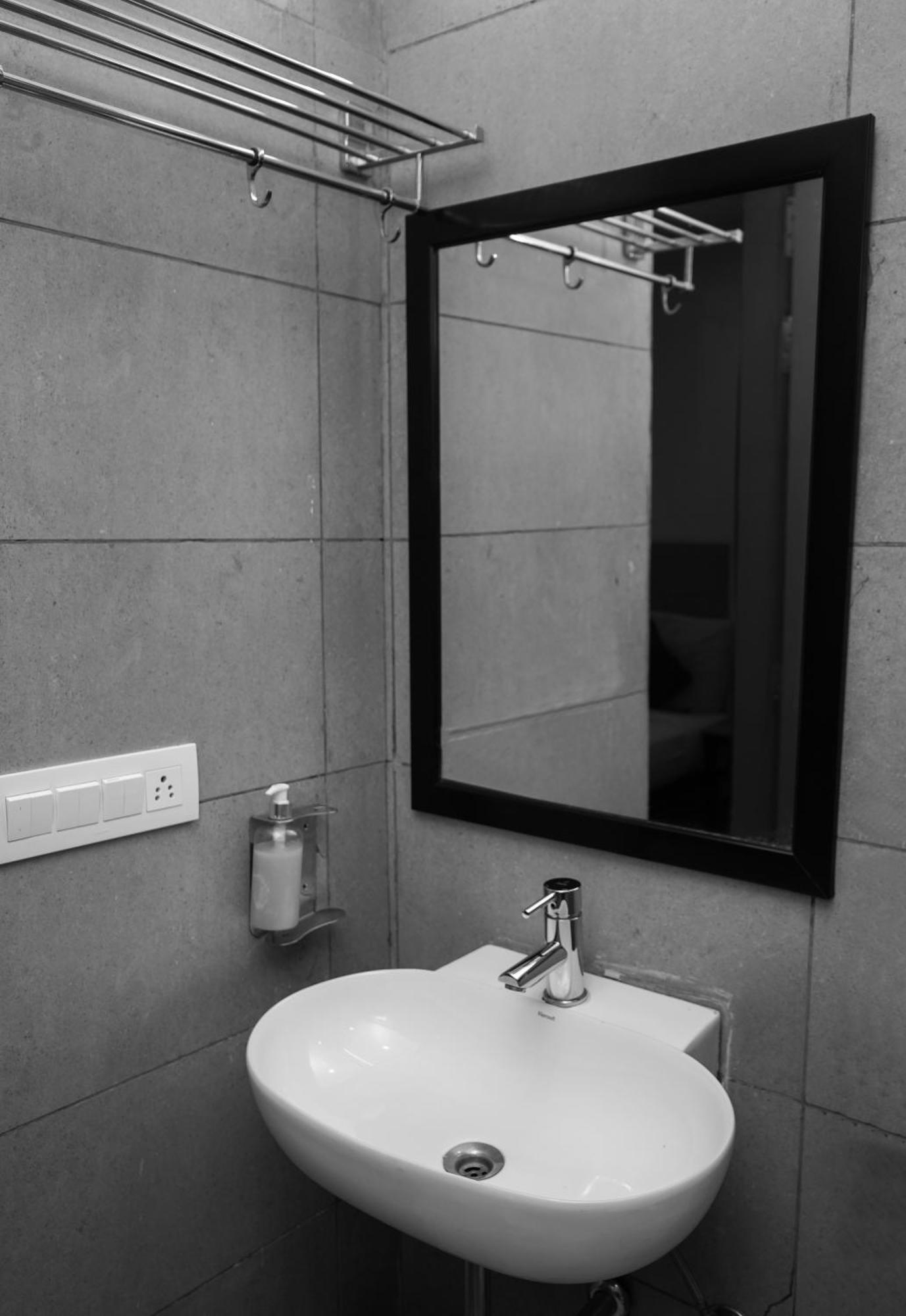 Suites Admiral Delhi Airport New Delhi Exterior foto